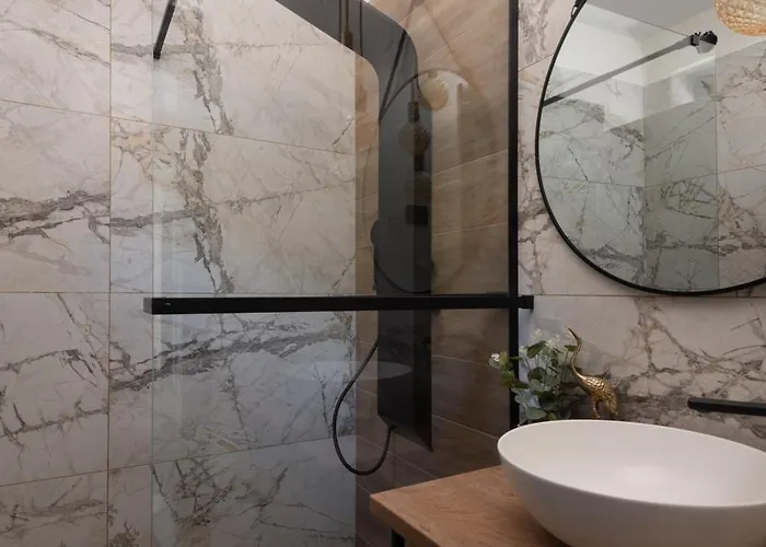 Soho * Стариград-Пакленица