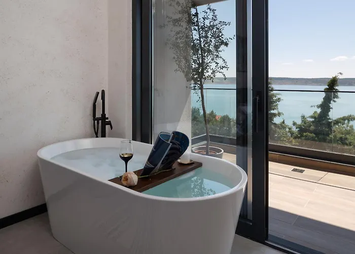 Soho * Стариград-Пакленица