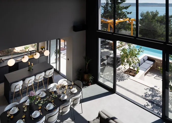 Soho Стариград-Пакленица